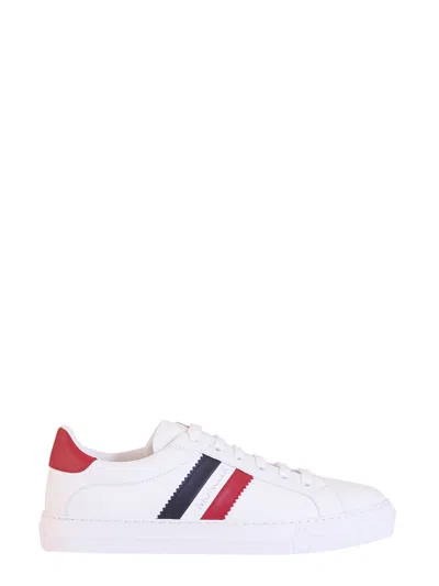 Moncler Stripe-detail Low-top Sneakers In Bianco
