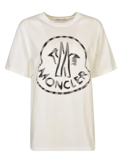 Moncler Logo Print T-shirt In Bianco