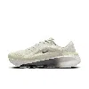 Nike Versair Sneakers In Off White