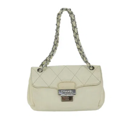 Pre-owned Chanel Flap Bag Leather Shoulder Bag () In White