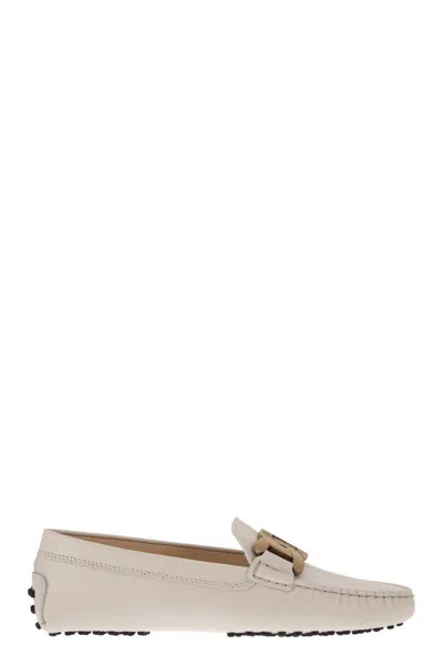 Tod's Loafer With Metal Chain In Ivory