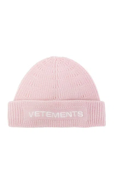 Vetements Logo Embroidered Beanie In Pink