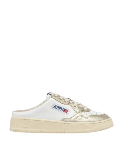 Autry Mule Low Sneakers In White And Platinum Leather