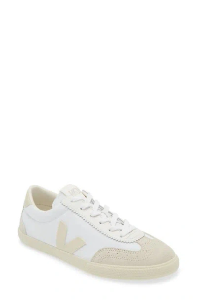 Veja Volley Low-top Court Trainers In White