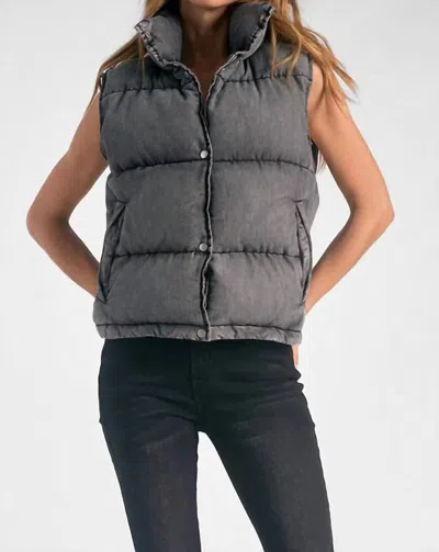 Elan Jemma Puffer Vest In Washed Black In Grey