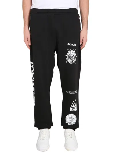 Moncler Genius Moncler 1952 Logo Printed Straight Leg Trousers In Black