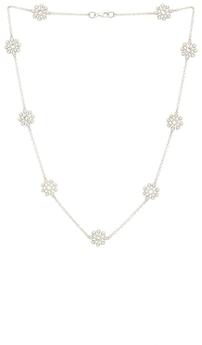 Maple Orbit Chain Necklace In White