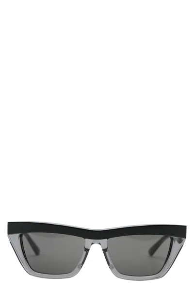 Bottega Veneta Cat-eye Sunglasses In Black