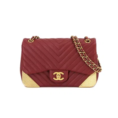Pre-owned Chanel Chevron Leather Shoulder Bag () In White