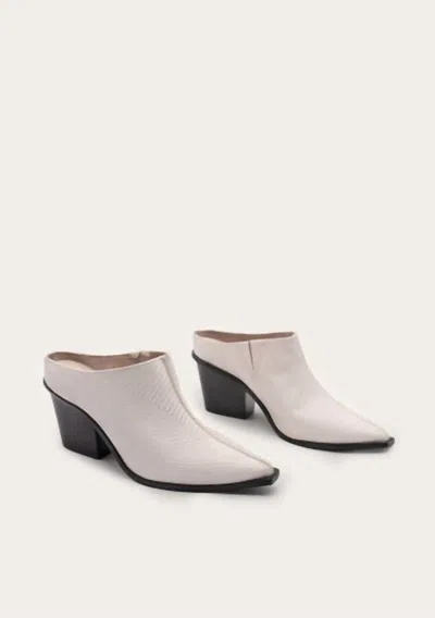 Kaanas Atria Textured Mule W. Square Tip In Ivory In White