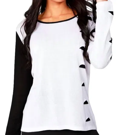 Angel Cut Out Scoop Neck Pullover In White/black