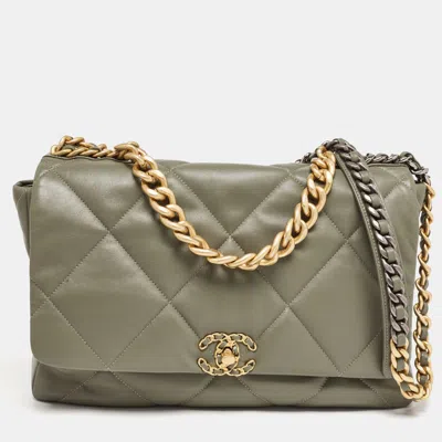 Pre-owned Chanel Fatigue Quilted Leather Maxi 19 Shoulder Bag In Green