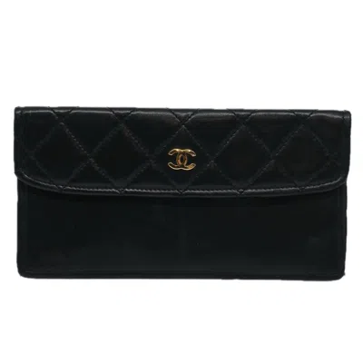 Pre-owned Chanel Matelassé Leather Clutch Bag () In Black