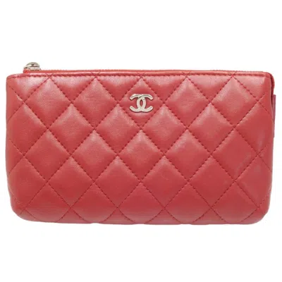 Pre-owned Chanel Matelassé Leather Clutch Bag () In Red