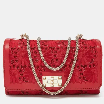 Valentino Garavani Leather And Lace Va Va Voom Shoulder Bag In Red