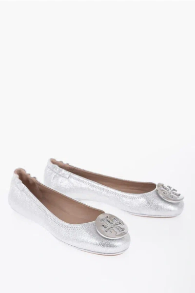 Tory Burch Metallic Leather Minnie Ballet Flat With Maxi Logo In Gray