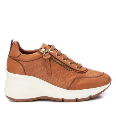 Xti Carmela Collection Casual Wedge Leather Sneakers In Camel In Brown