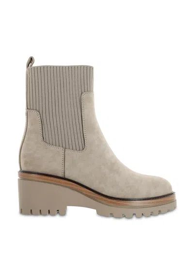 Mia Soraya Boot In Taupe In Beige