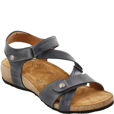 Taos Women's Universe Sandal - Medium Width In Navy In Grey