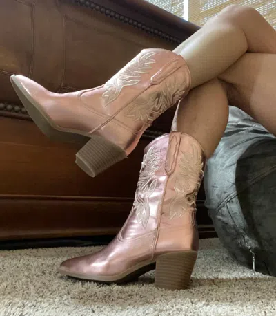 Mia Metallic Boots In Rose Gold In Pink