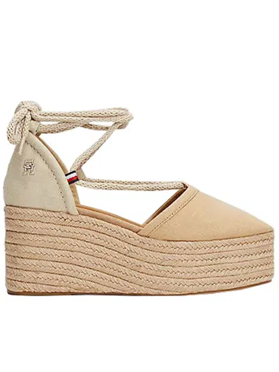 Tommy Hilfiger Closed Toe Linen Flatform Shoes In Nude & Neutrals
