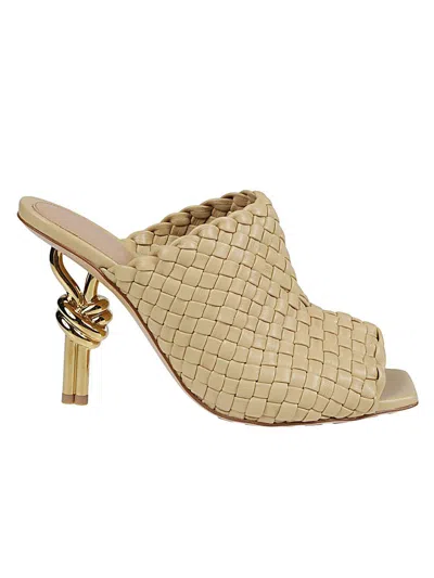 Bottega Veneta Knot Mule Sandal In Beige