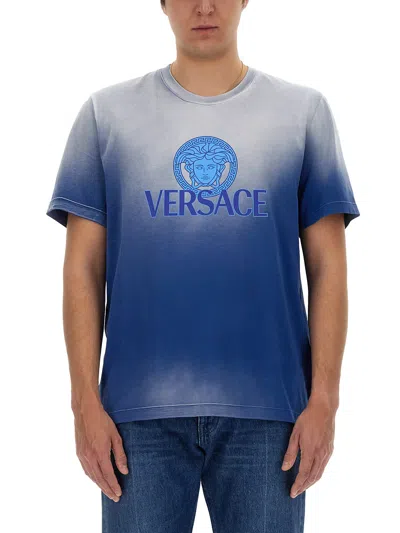 Versace T-shirt With Logo In Blu