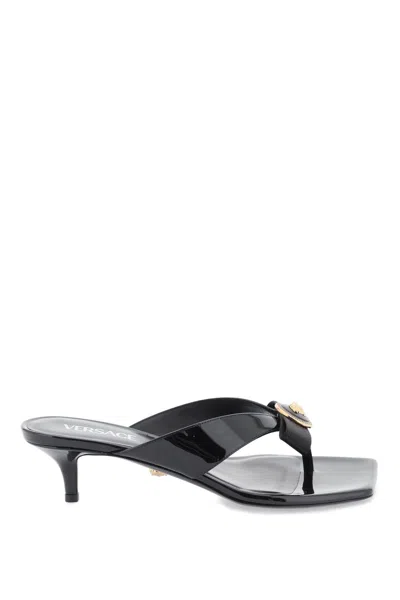 Versace Medusa Patent Bow Thong Sandals In Black