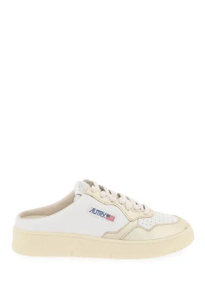 Autry Medalist Mule Low Trainers In White,gold