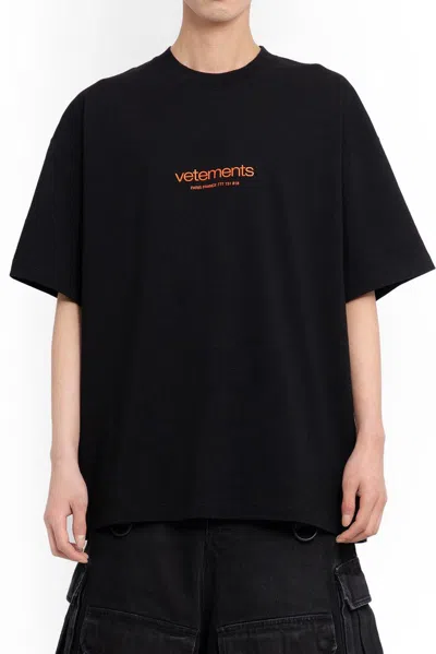 Vetements Logo Printed Round Neck T In Black