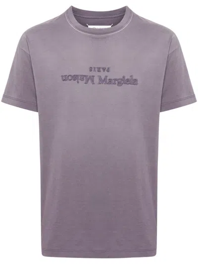 Maison Margiela T-shirt Mit Gespiegeltem Logo In Violett