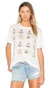BANNER DAY TEEPEE VILLAGE TEE IN WHITE.,13
