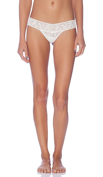 Hanky Panky Signature Lace Low Rise Thong In Marshmallow