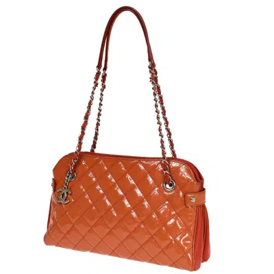 Pre-owned Chanel Matelassé Orange Patent Leather Shoulder Bag ()