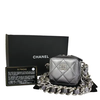 Pre-owned Chanel Matelassé Silver Leather Shoulder Bag ()