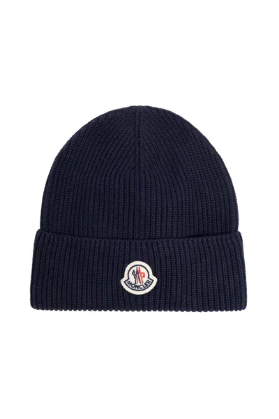 Moncler Logo Patch Ribbed-knit Beanie In Blue