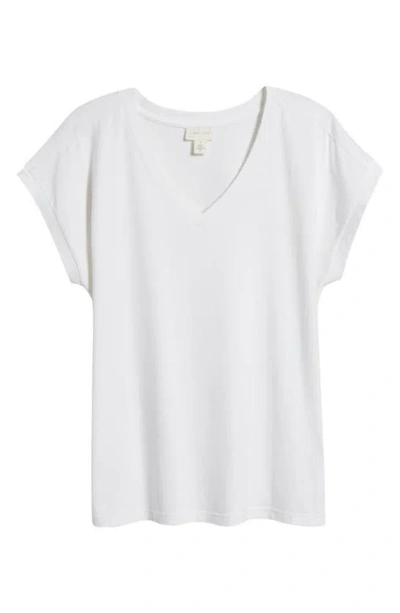 Caslon Extended V-neck T-shirt In White