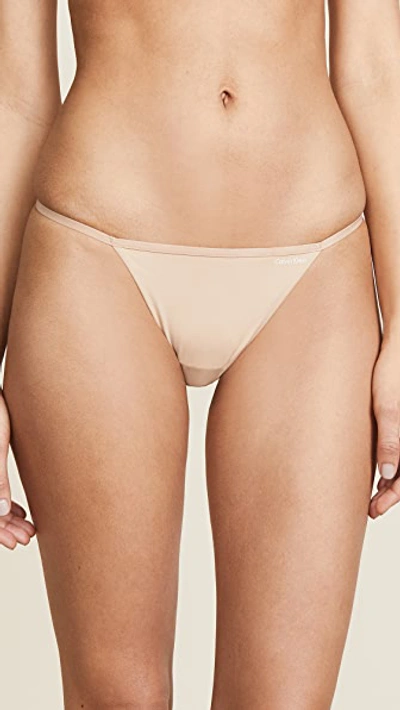 Calvin Klein Underwear Sleek Model 丁字裤 In Skin