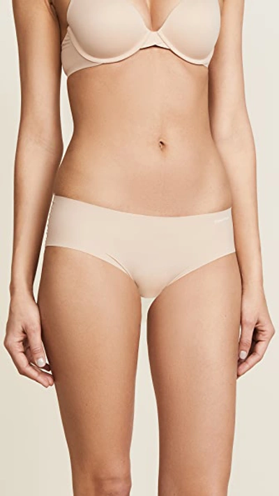 Calvin Klein Underwear Invisibles Hipster Trouseries In Light Caramel