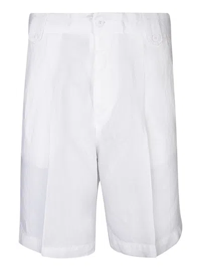 Costumein Shorts In White