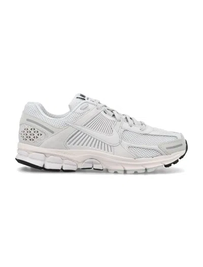 Nike Zoom Vomero 5 Trainers White In Vast Grey/vast Grey-black-sail-mtlc Silver-total