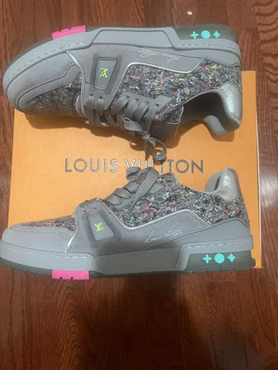 Pre-owned Louis Vuitton Trainers Shoes In Grey