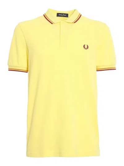 Fred Perry Twin Tipped Short In Yellow