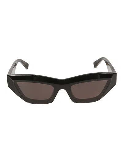 Bottega Veneta Cat Eye Frame Sunglasses In Black/grey
