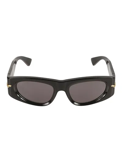 Bottega Veneta Oval Frame Sunglasses In Black/grey
