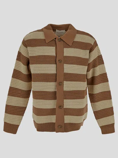Closed Jumpers In Brown