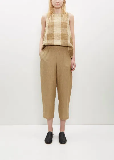 Apuntob Chambray Linen Cropped Tapered Trousers In Hazelnut