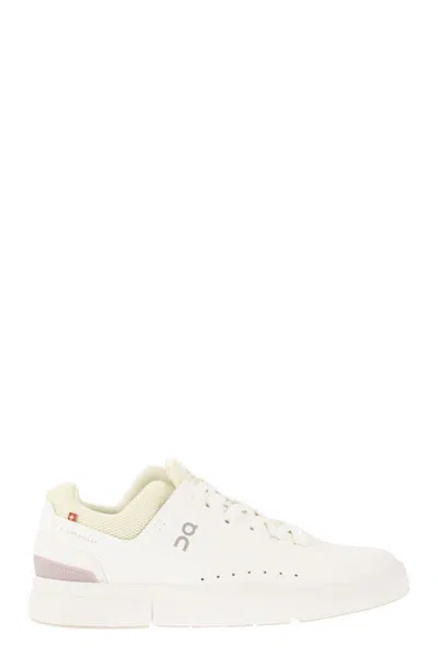 On The Roger Advantage Tennis Sneaker In White