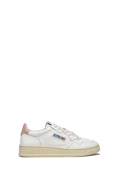 Autry "medalist 01" Low Sneakers In White