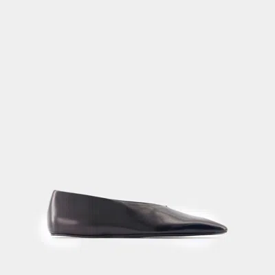 Jil Sander Almond-toe Leather Ballerina Shoes In Black